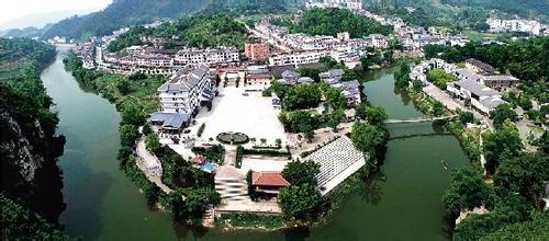 加快培育特色小鎮(zhèn)，著力搭建發(fā)展平臺