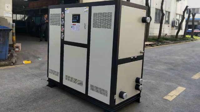 冷水機廠家視頻分享什么時候用外置水箱
